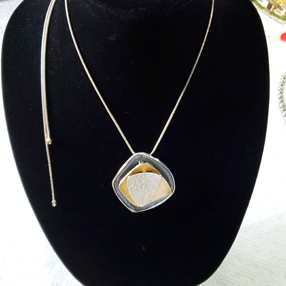 Large pendant adjustable chain NWT